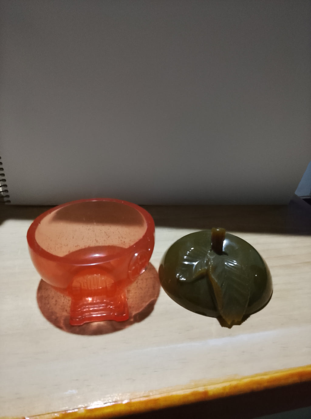 Joyero Cajita en Resina Forma de Casa de Manzana