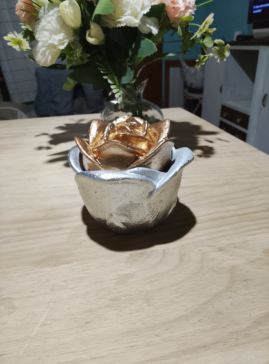 Cajita Joyero en Resina Forma de Rosa Plateada y Dorada