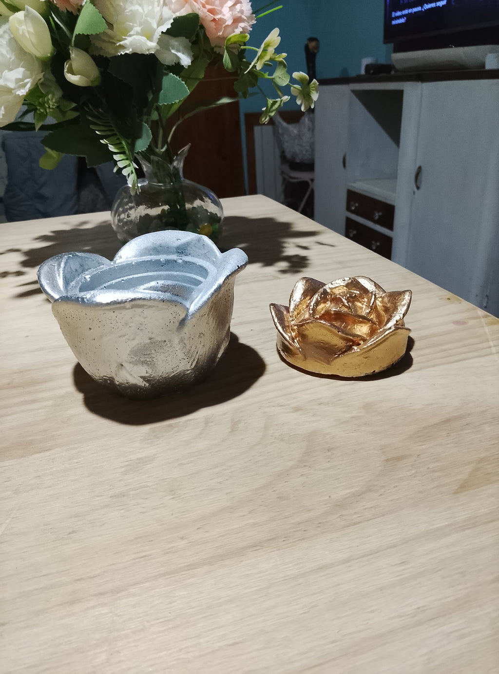 Cajita Joyero en Resina Forma de Rosa Plateada y Dorada